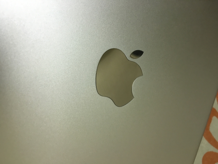 iPad Pro 9.7吋 雷射切割Logo保護貼 裸機使用分享