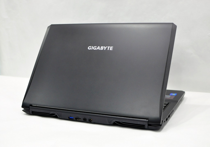 GIGABYTE P16G 技嘉首款GTX960M電競筆電