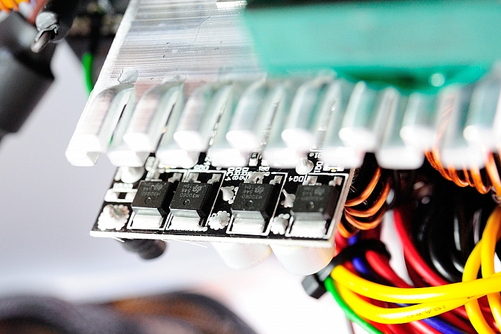 DC-DC 設計普及化,BitFenix Formula 600W 銅牌電源供應器開箱測試