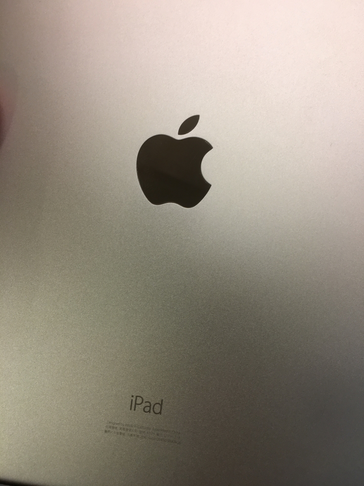 iPad Pro 9.7吋 雷射切割Logo保護貼 裸機使用分享