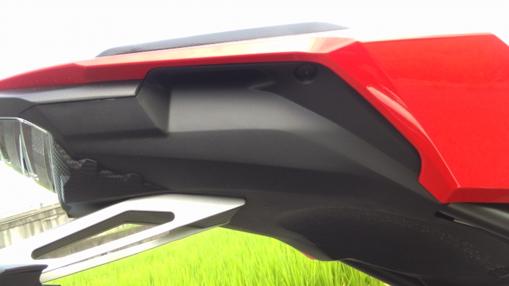 新車開箱!2016 Honda CBR500R 侵略紅