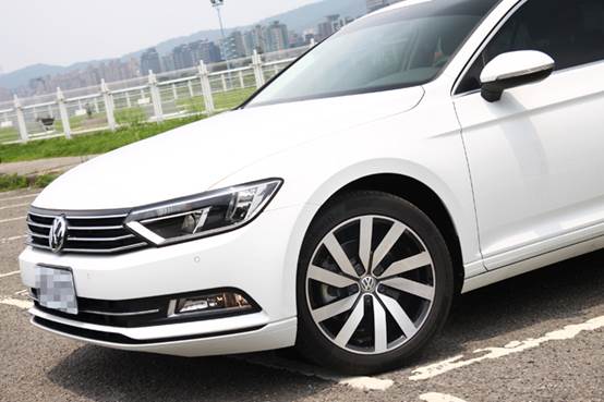 帥啊!Passat 18吋鋁圈上身美度爆表