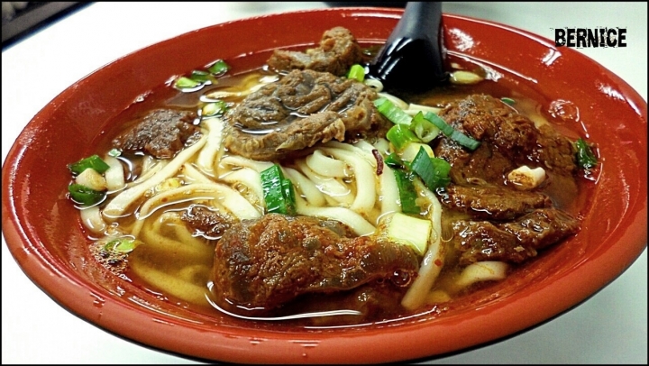 厚道飲食店古早味的排骨飯(三峽廟口店)