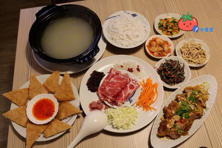 【台北美食】雲南料理 北醫美食推薦 吳興街 過橋米線 云香阁(雲香閣) 雲南汽鍋雞 月亮蝦餅 椒麻雞 泰國料理