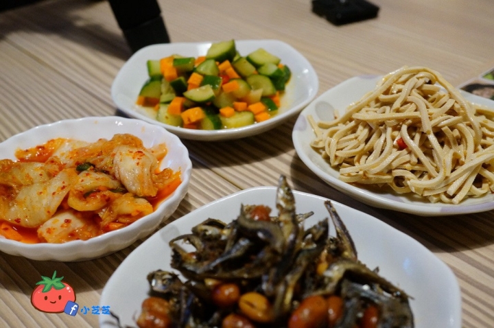 【台北美食】雲南料理 北醫美食推薦 吳興街 過橋米線 云香阁(雲香閣) 雲南汽鍋雞 月亮蝦餅 椒麻雞 泰國料理