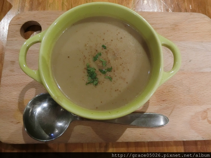 【食記】台北☼松煙 黑米Café•Bistro**黑到發亮墨魚燉飯**