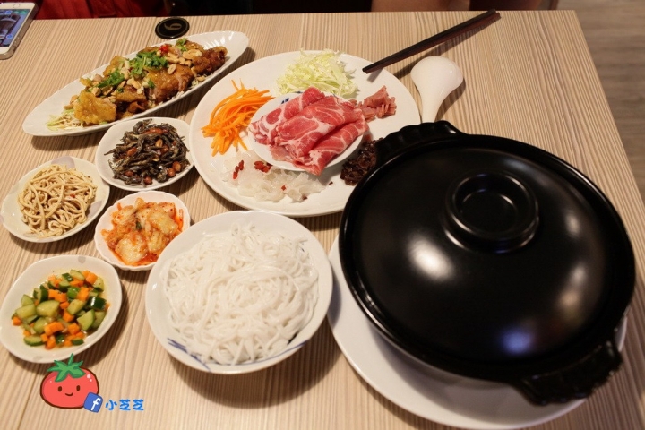 【台北美食】雲南料理 北醫美食推薦 吳興街 過橋米線 云香阁(雲香閣) 雲南汽鍋雞 月亮蝦餅 椒麻雞 泰國料理