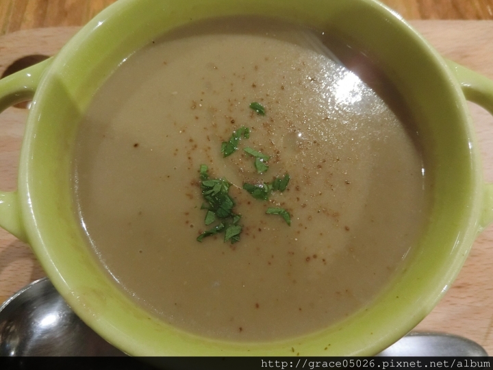【食記】台北☼松煙 黑米Café•Bistro**黑到發亮墨魚燉飯**