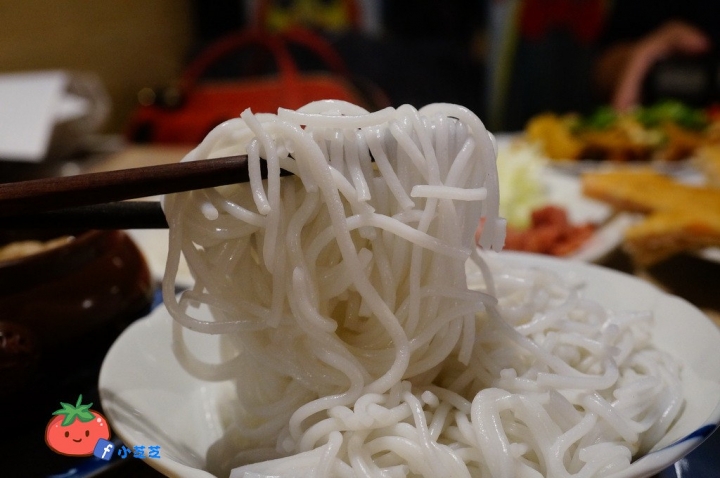 【台北美食】雲南料理 北醫美食推薦 吳興街 過橋米線 云香阁(雲香閣) 雲南汽鍋雞 月亮蝦餅 椒麻雞 泰國料理
