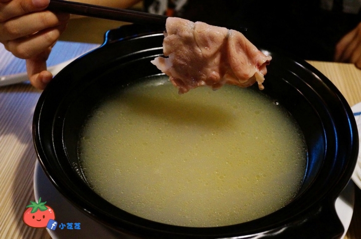【台北美食】雲南料理 北醫美食推薦 吳興街 過橋米線 云香阁(雲香閣) 雲南汽鍋雞 月亮蝦餅 椒麻雞 泰國料理
