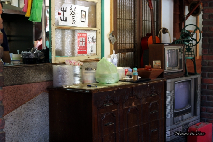 厚道飲食店古早味的排骨飯(三峽廟口店)