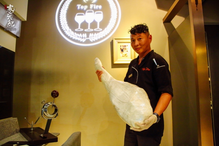 二訪!Topfire 頂焰精肉小酒館|炙燒火焰和牛套餐‧現切頂級伊比利火腿!