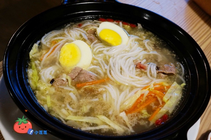 【台北美食】雲南料理 北醫美食推薦 吳興街 過橋米線 云香阁(雲香閣) 雲南汽鍋雞 月亮蝦餅 椒麻雞 泰國料理
