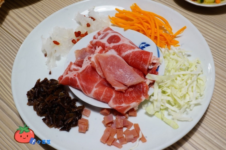 【台北美食】雲南料理 北醫美食推薦 吳興街 過橋米線 云香阁(雲香閣) 雲南汽鍋雞 月亮蝦餅 椒麻雞 泰國料理