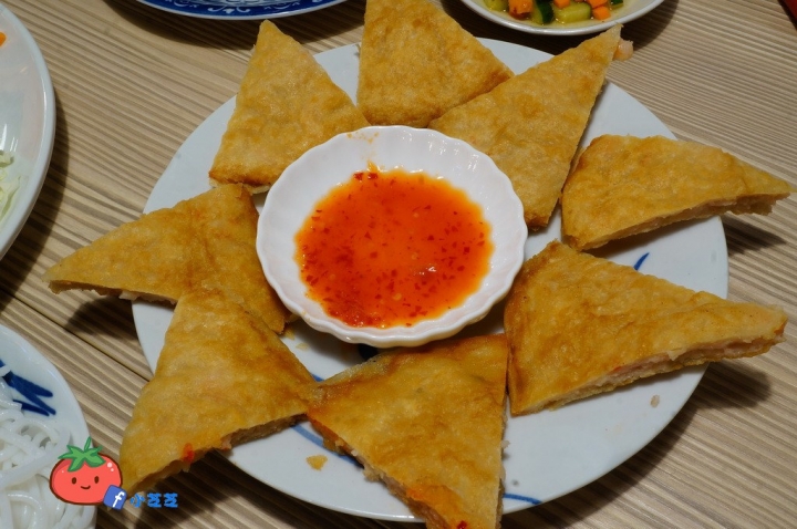 【台北美食】雲南料理 北醫美食推薦 吳興街 過橋米線 云香阁(雲香閣) 雲南汽鍋雞 月亮蝦餅 椒麻雞 泰國料理