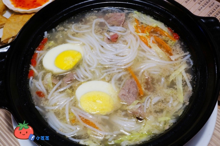 【台北美食】雲南料理 北醫美食推薦 吳興街 過橋米線 云香阁(雲香閣) 雲南汽鍋雞 月亮蝦餅 椒麻雞 泰國料理