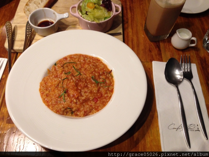 【食記】台北☼松煙 黑米Café•Bistro**黑到發亮墨魚燉飯**