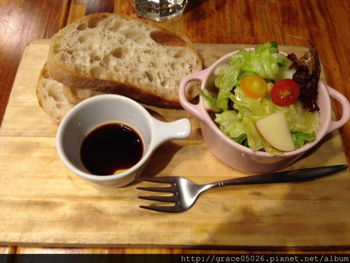 【食記】台北☼松煙 黑米Café•Bistro**黑到發亮墨魚燉飯**