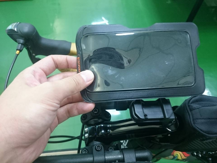 公路車<->三鐵車 轉換,9速變速10速大盤混搭。 56/39t 大盤(17齒差)。改裝和配件經驗分享