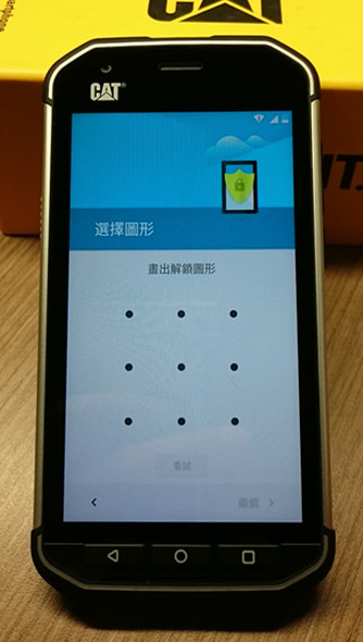 CAT S40三防硬漢智慧機 開箱文(附2米高實測摔機影片)