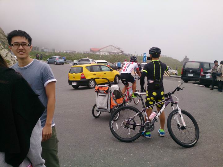 騎車一年多後……我還是不自量力去挑戰武嶺