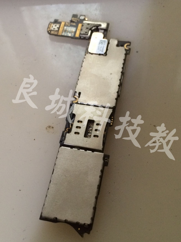 I Phone 4 摔機泡水連接座斷線《維修分享》