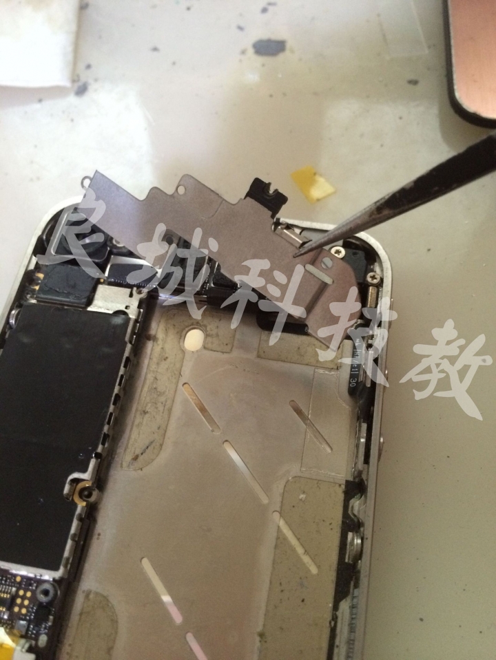 I Phone 4 摔機泡水連接座斷線《維修分享》