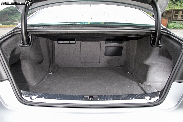 低調的強悍 Audi S8 Plus