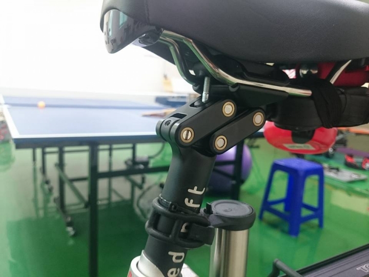 公路車<->三鐵車 轉換,9速變速10速大盤混搭。 56/39t 大盤(17齒差)。改裝和配件經驗分享