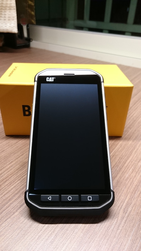 CAT S40三防硬漢智慧機 開箱文(附2米高實測摔機影片)