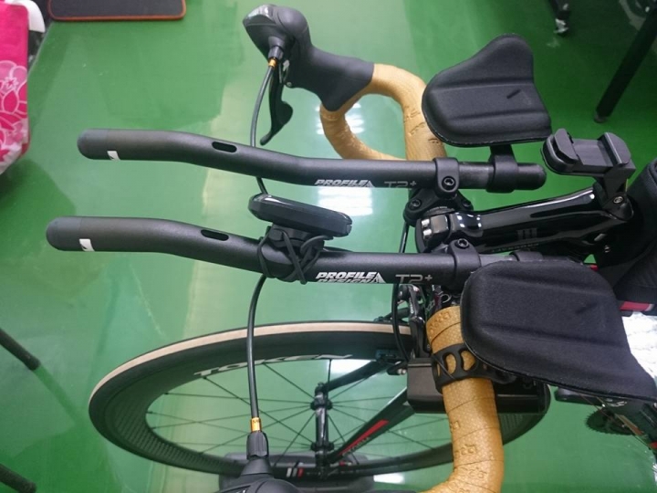 公路車<->三鐵車 轉換,9速變速10速大盤混搭。 56/39t 大盤(17齒差)。改裝和配件經驗分享