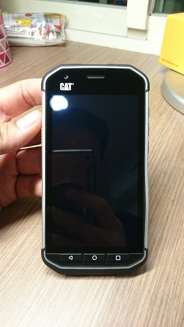 CAT S40三防硬漢智慧機 開箱文(附2米高實測摔機影片)