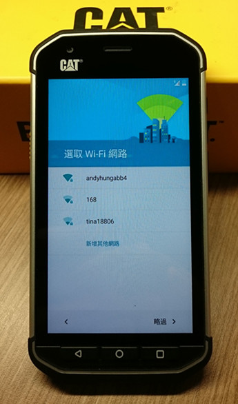 CAT S40三防硬漢智慧機 開箱文(附2米高實測摔機影片)