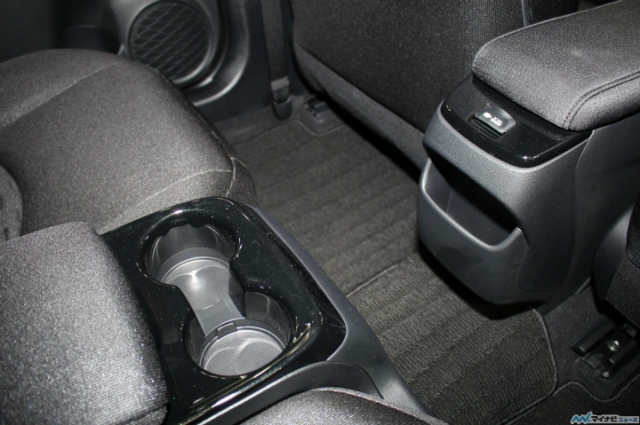 日規 PRIUS PHV 太陽能充電板全球首發 ~(美規PRIME)