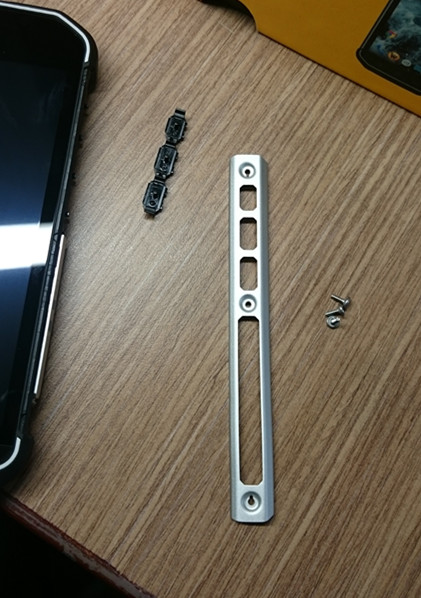 CAT S40三防硬漢智慧機 開箱文(附2米高實測摔機影片)