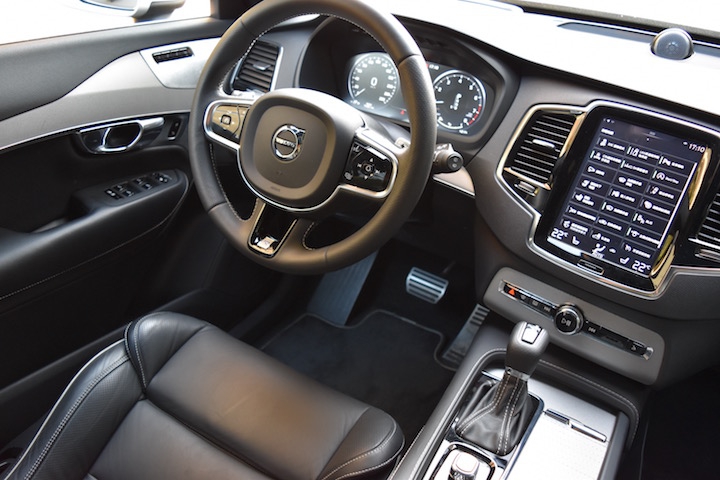 Volvo XC90 T6 R-Design 瑪瑙黑入荷!