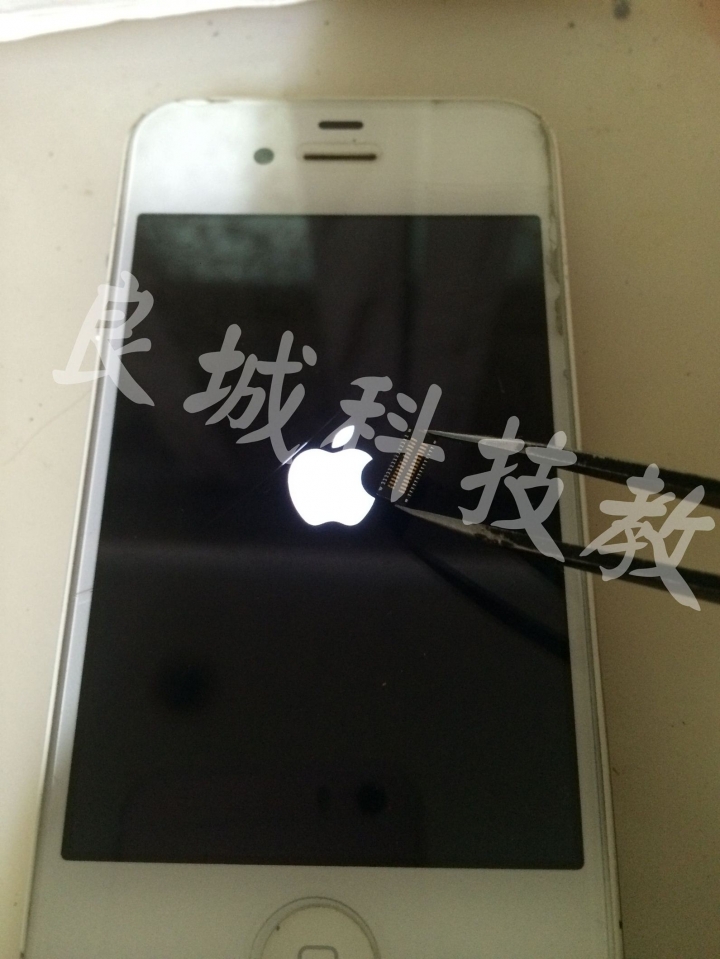 I Phone 4 摔機泡水連接座斷線《維修分享》