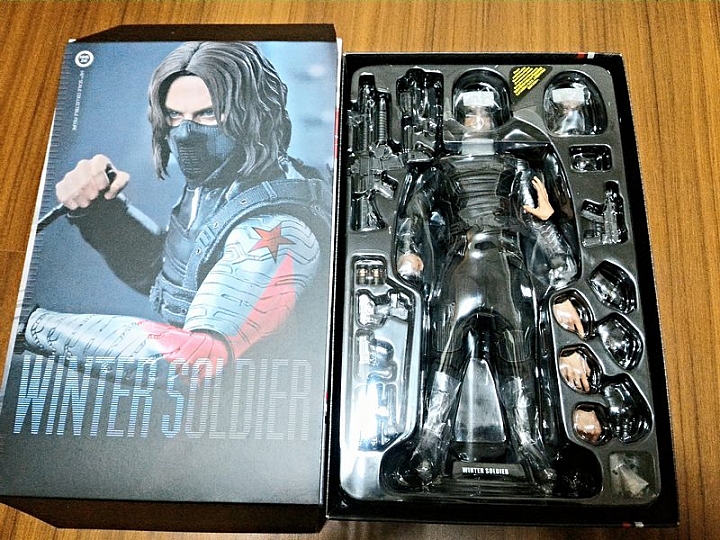 【開箱】HotToys 12吋酷寒戰士Winter Soldier 1.0 開箱文