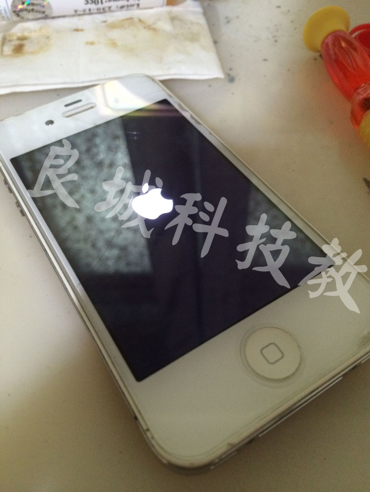 I Phone 4 摔機泡水連接座斷線《維修分享》