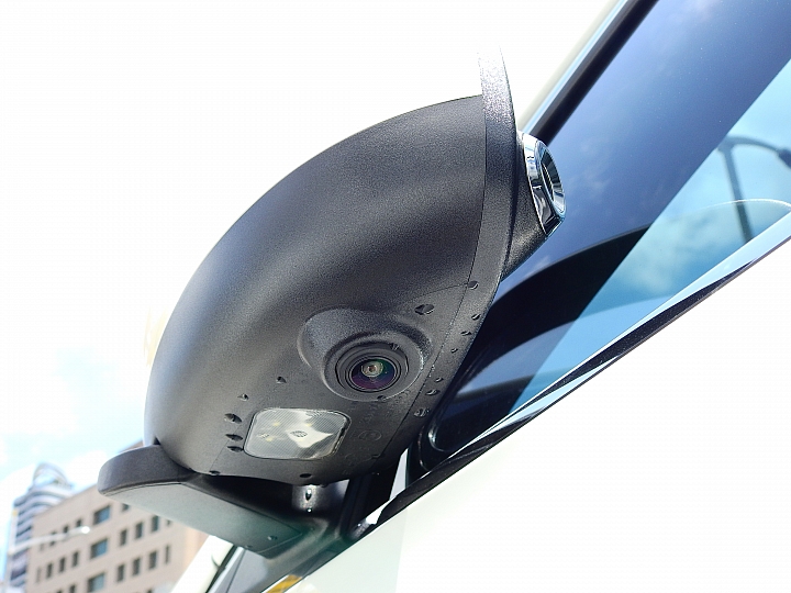 Luxgen從善如流,S3的Eagle View鏡頭改回在基座上,Eagle View影像不受鏡頭開啟收折影響。