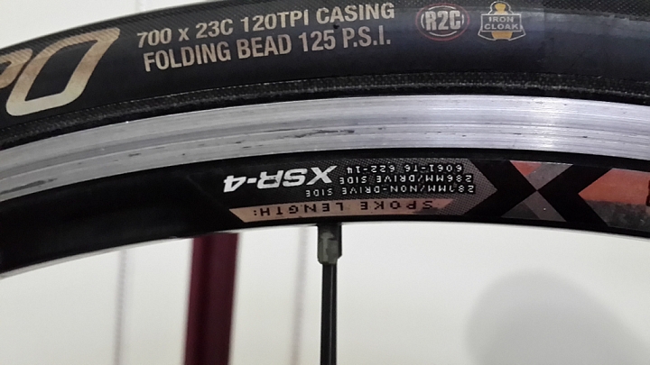 公路車『實心胎 NEXO』恐怕不適合在訓練台上連續騎乘或高速騎乘衝刺~恐有安全性問題...