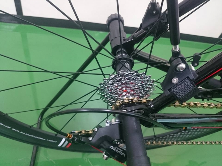 公路車<->三鐵車 轉換,9速變速10速大盤混搭。 56/39t 大盤(17齒差)。改裝和配件經驗分享