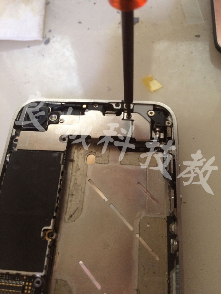 I Phone 4 摔機泡水連接座斷線《維修分享》
