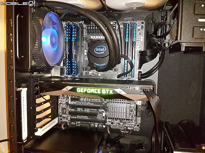 技嘉GTX 1070公版開箱+SLI
