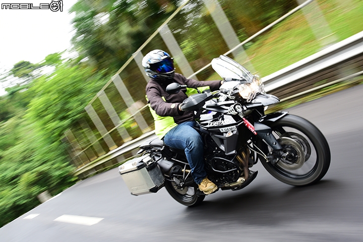 英式多功能悍虎 Triumph Tiger 800 XRx