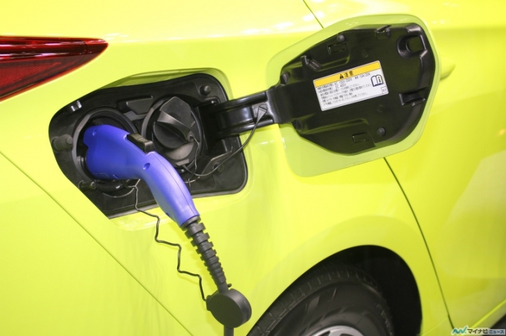 日規 PRIUS PHV 太陽能充電板全球首發 ~(美規PRIME)