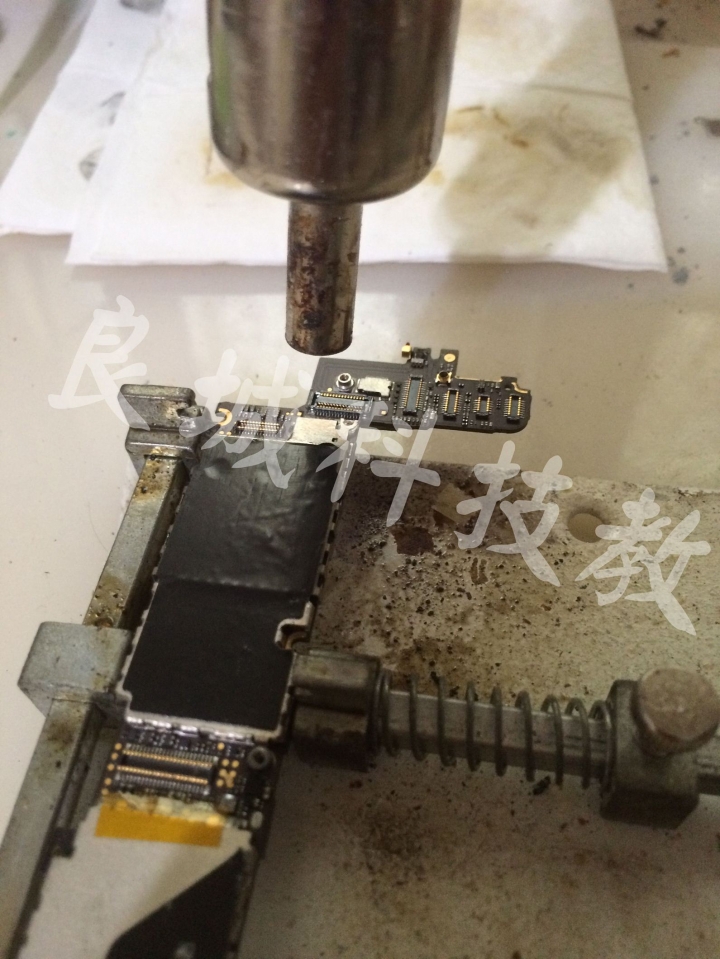 I Phone 4 摔機泡水連接座斷線《維修分享》