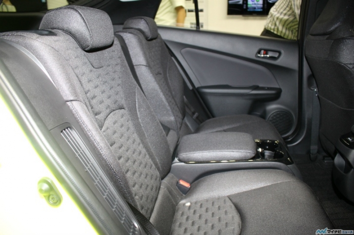 日規 PRIUS PHV 太陽能充電板全球首發 ~(美規PRIME)