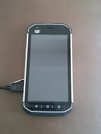 CAT S40三防硬漢智慧機 開箱文(附2米高實測摔機影片)
