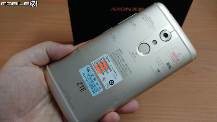 [開箱]又一台4G+3G雙卡!!中興 ZTE AXON 7 天機7 頂配版 6GB/128GB 壓力感應 胡桃木紋路 簡單開箱~